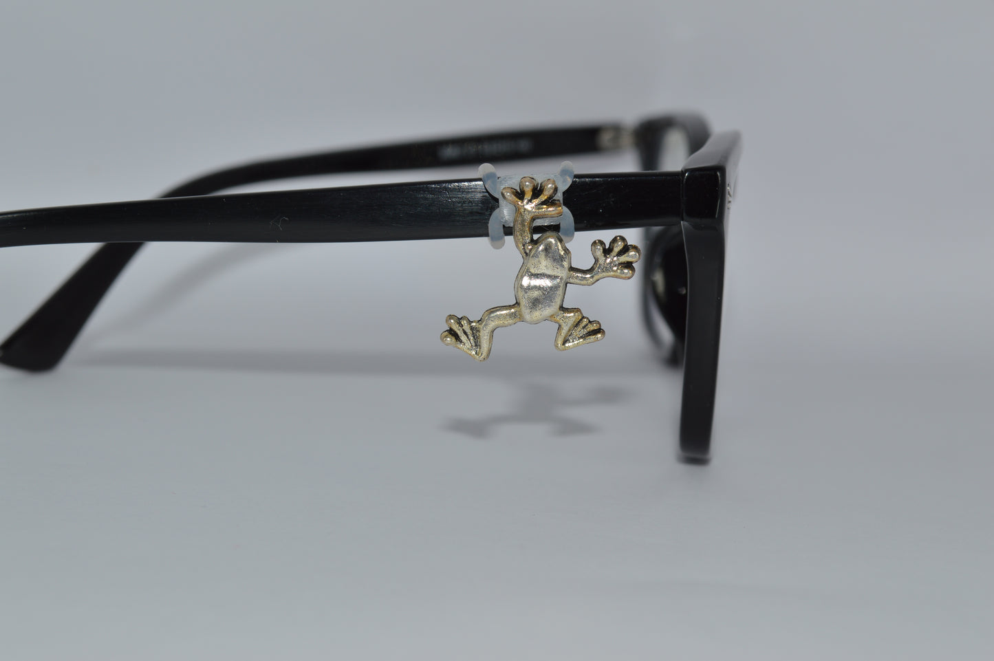 Climbing Frog Eyedeco Charm