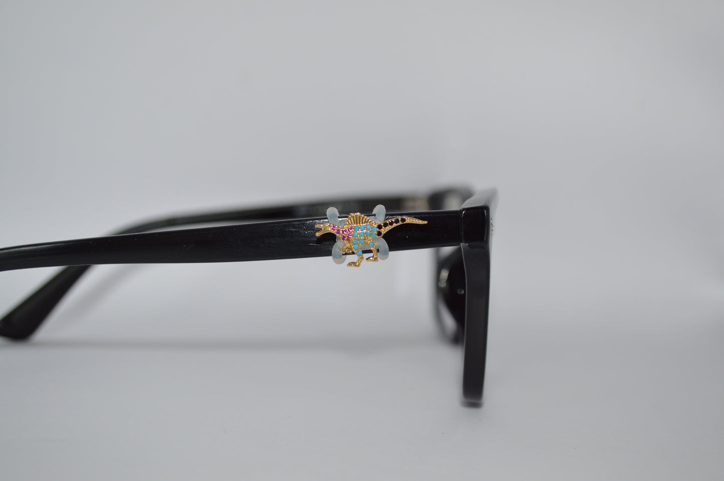 Jeweled Spinosauru Eyedecos Charm