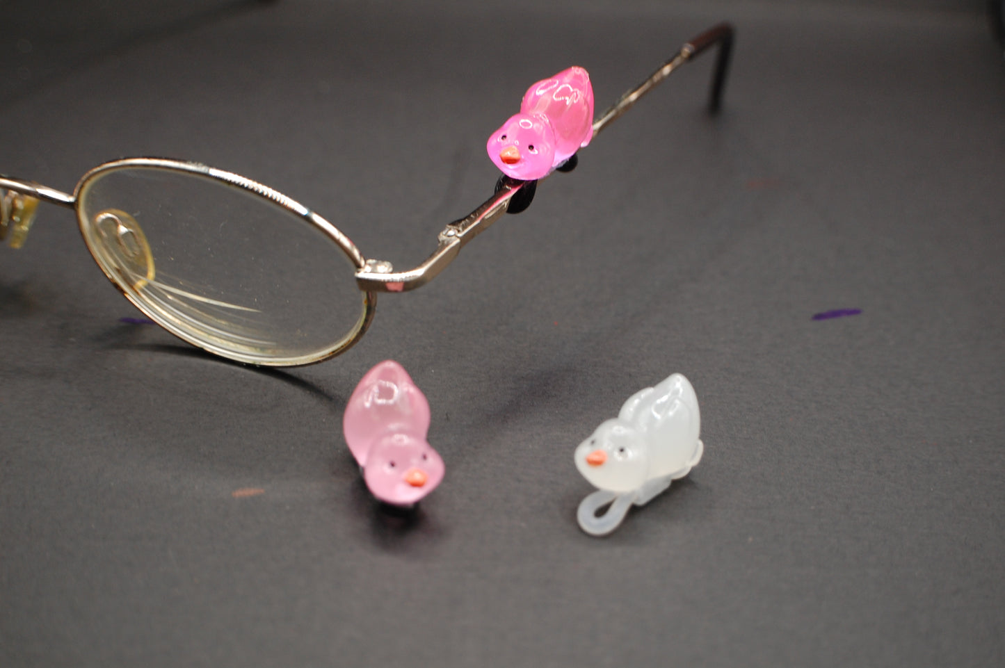 Glow In The Dark Crouching Duck Eyedeco Charm