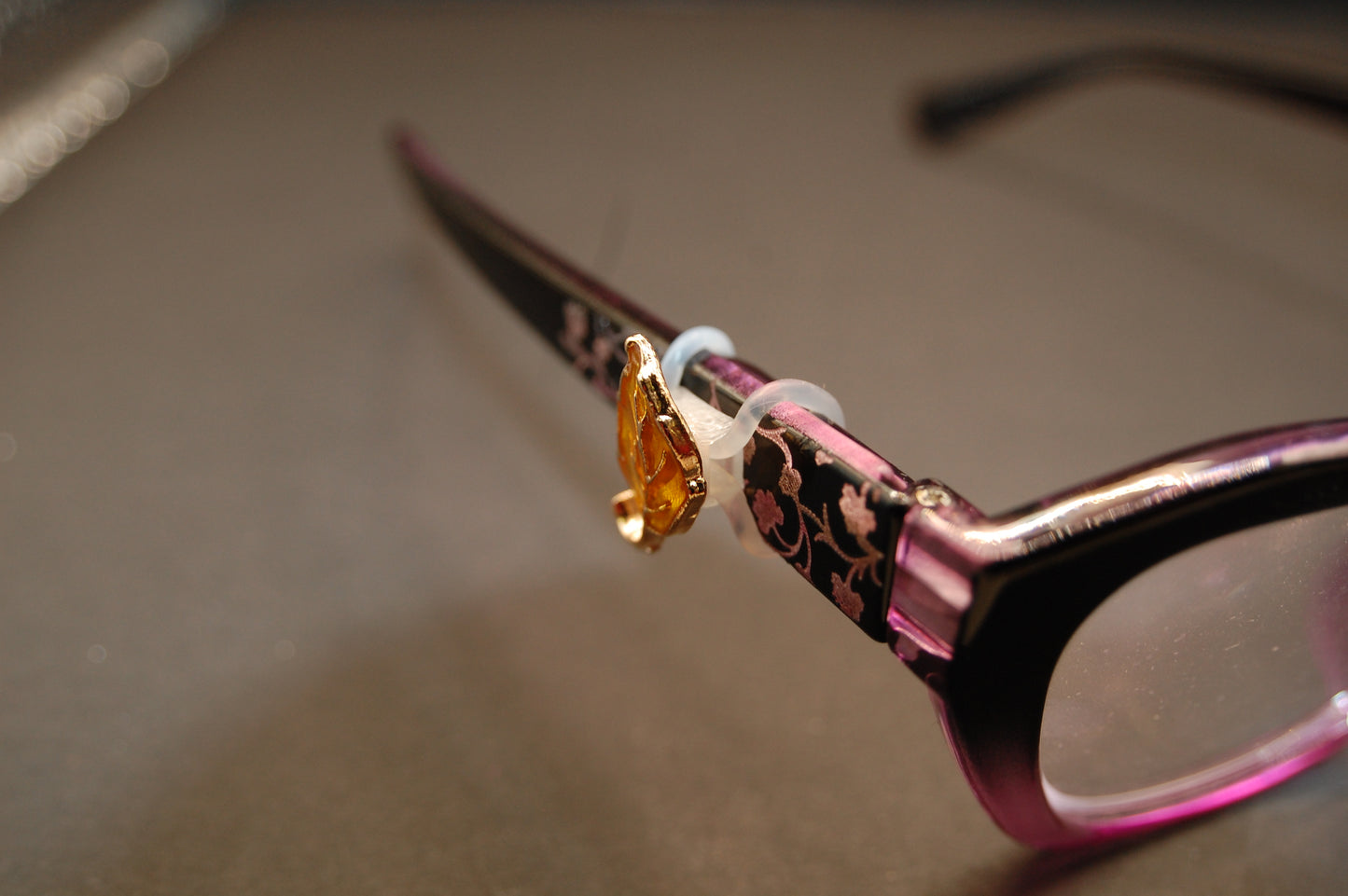Single Leaf Eyedeco Charm