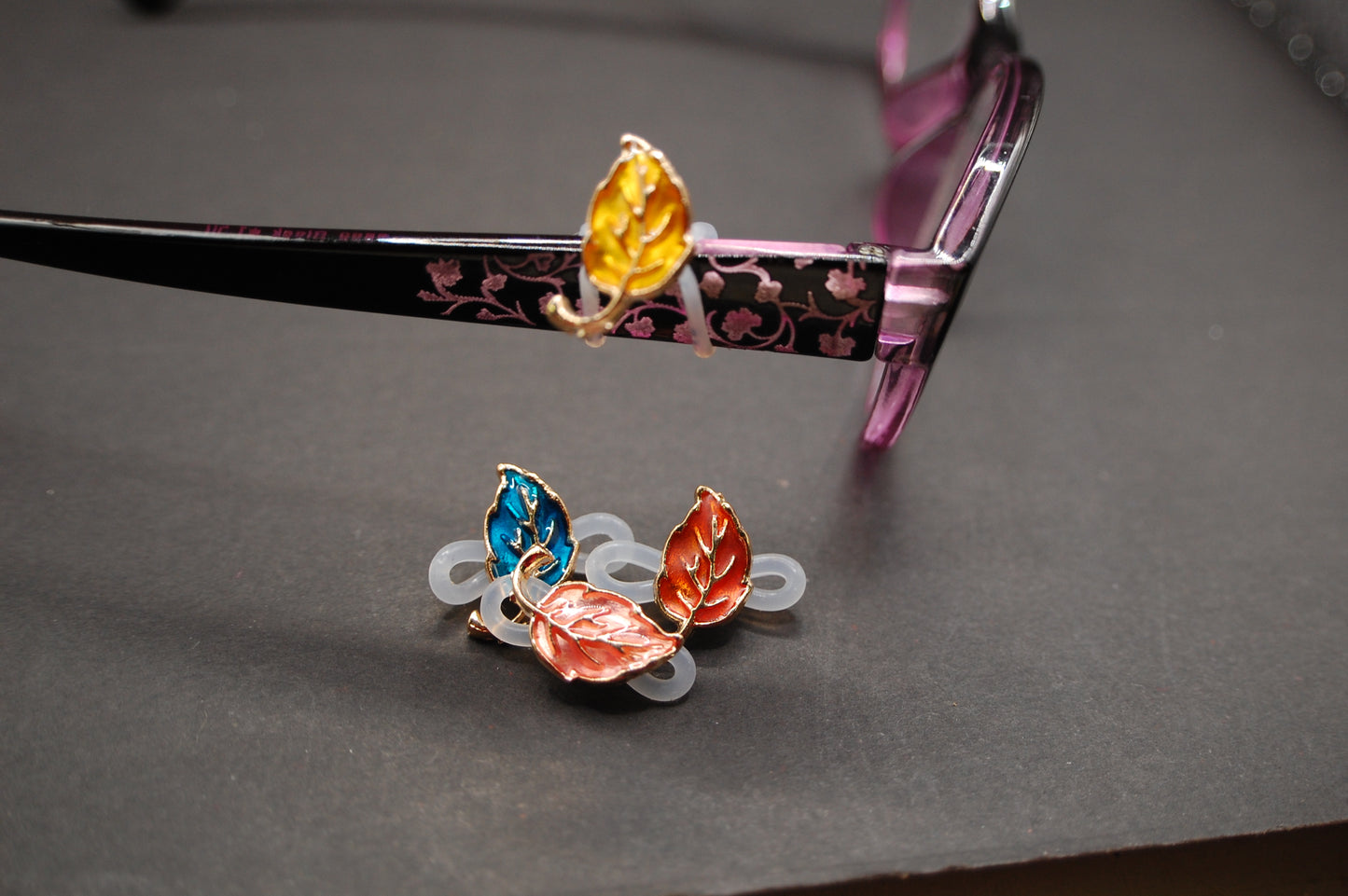 Single Leaf Eyedeco Charm
