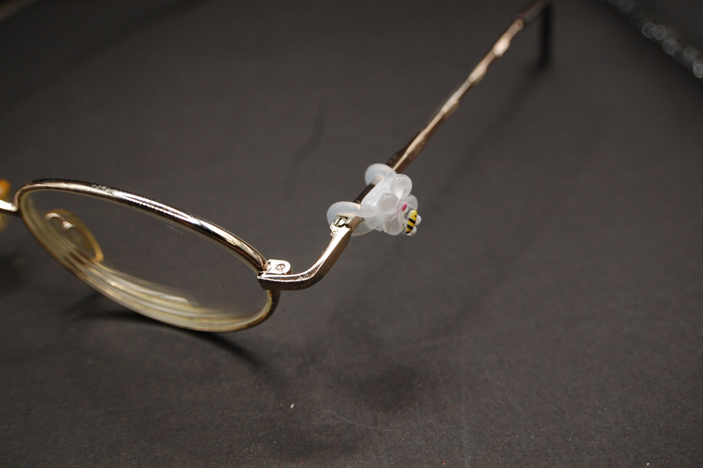 Flower w/ Bee Eyedeco Charm