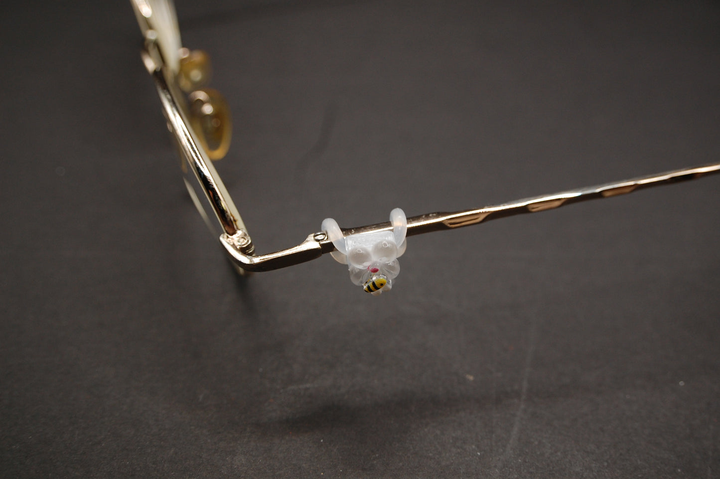 Flower w/ Bee Eyedeco Charm