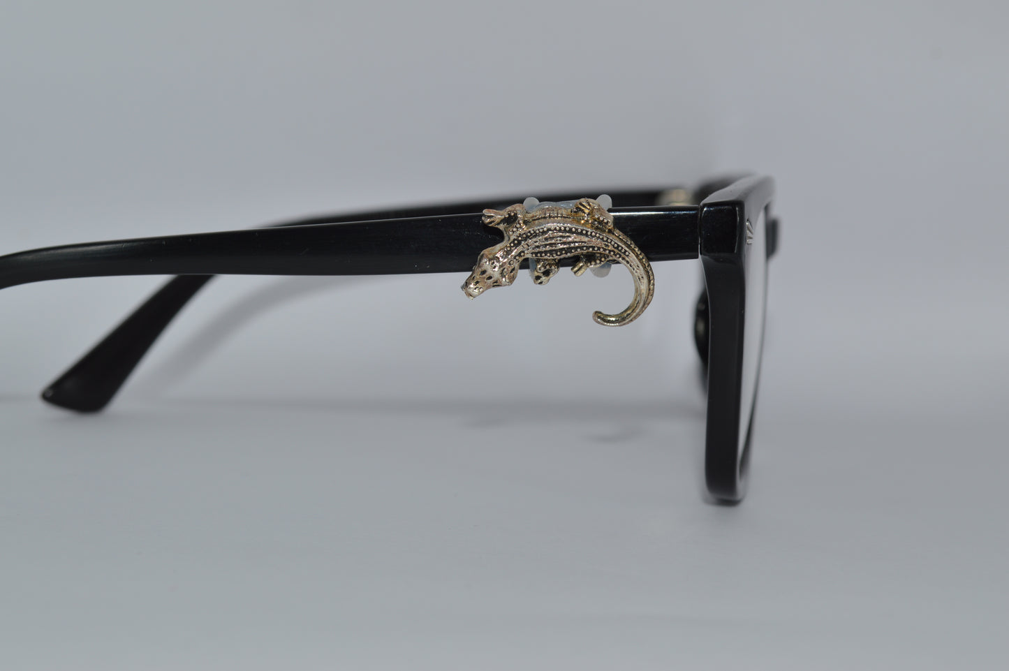 Alligator Eyedeco Charm