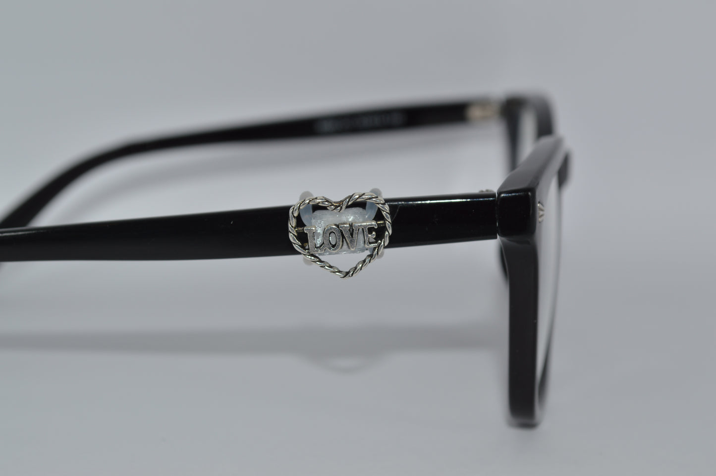 Love w/ Hear Eyedecot Charm