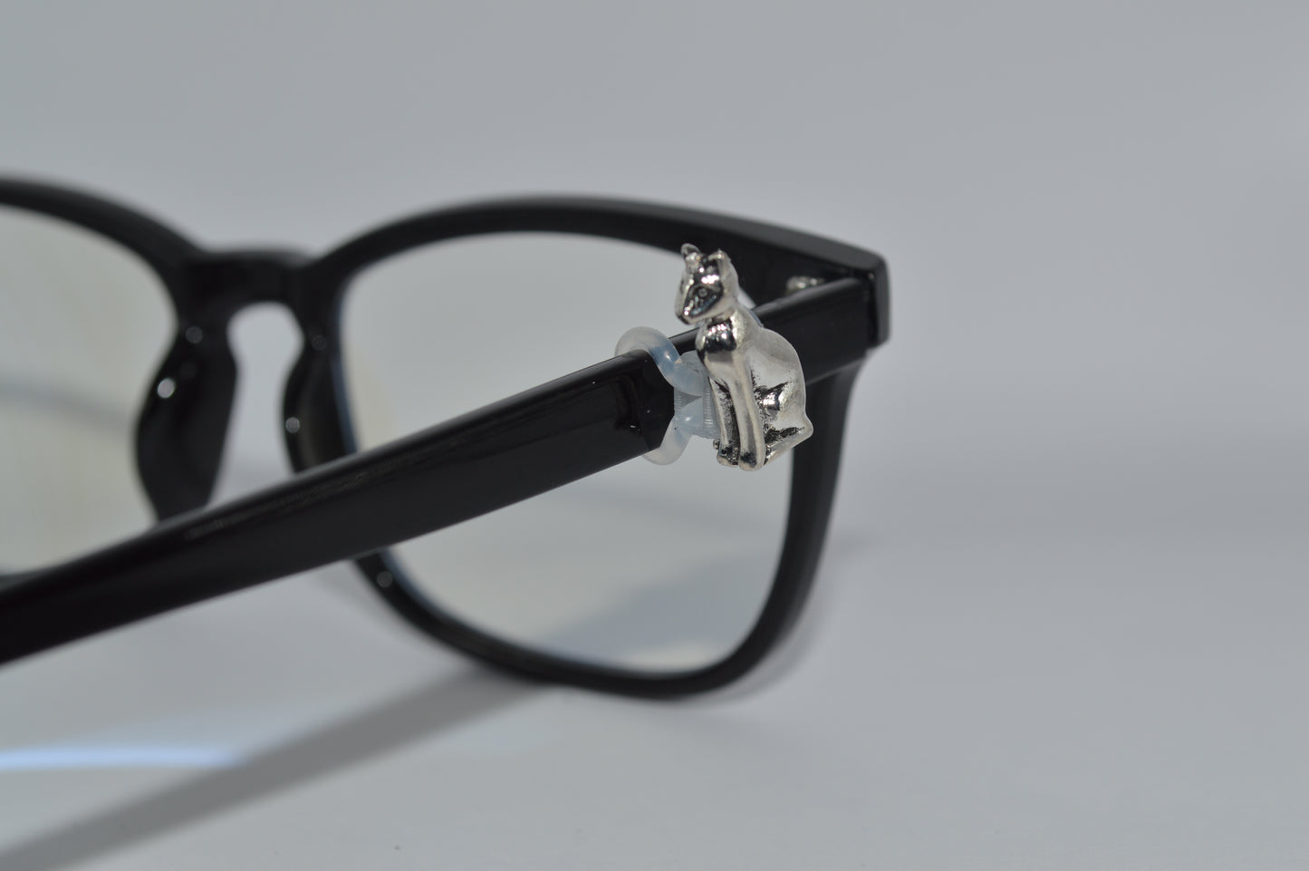 Sitting Cat Eyedeco Charm A9