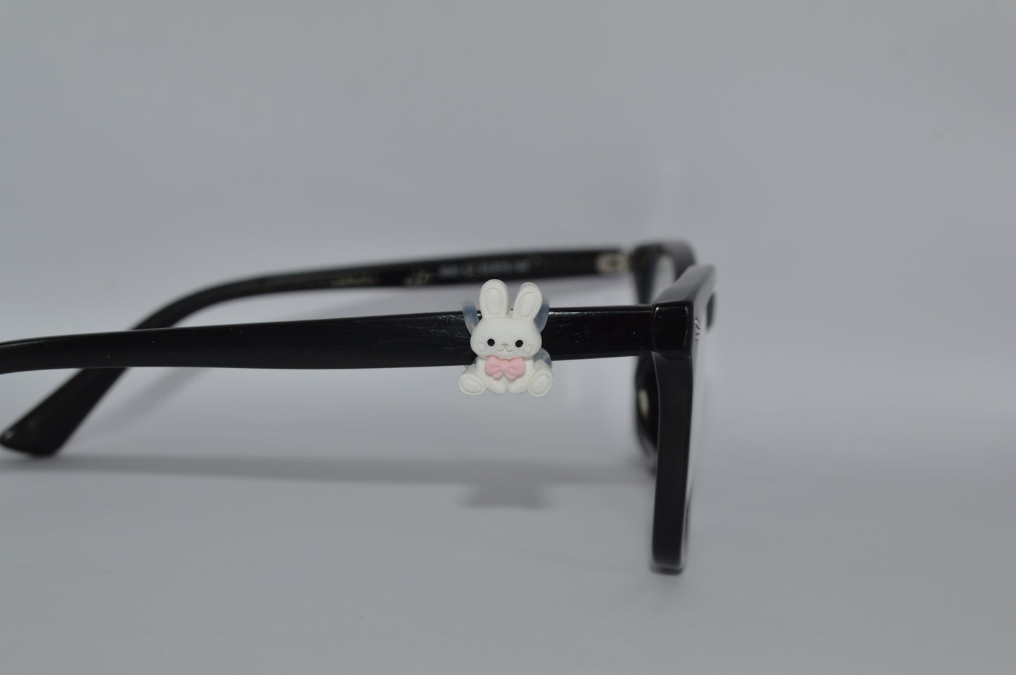 White Rabbit w/ Bow Tie Eyedeco Charm