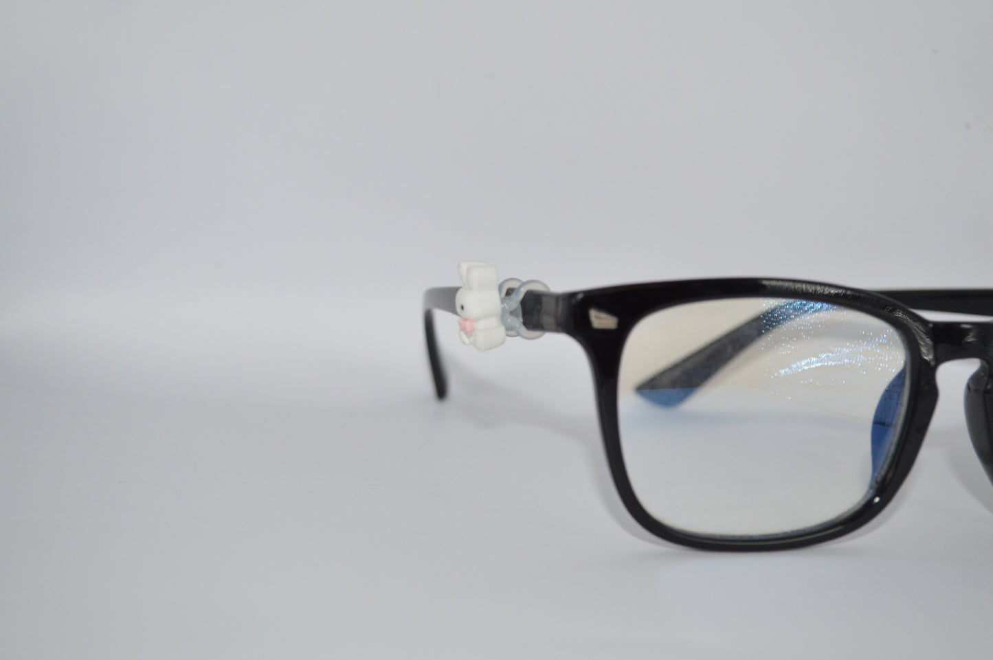 White Rabbit w/ Bow Tie Eyedeco Charm