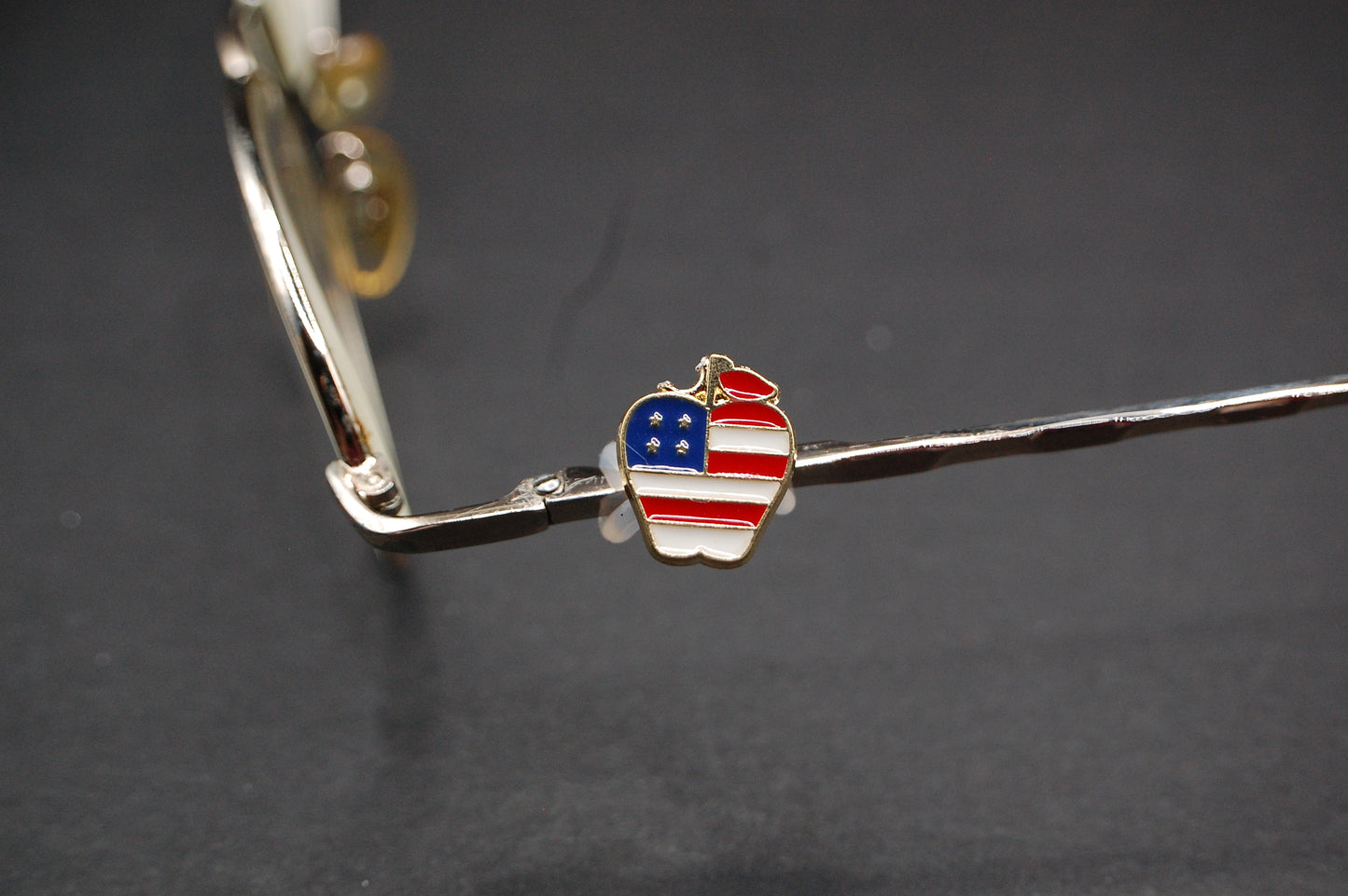 Patriotic Apple Eyedeco Charm                                           E38