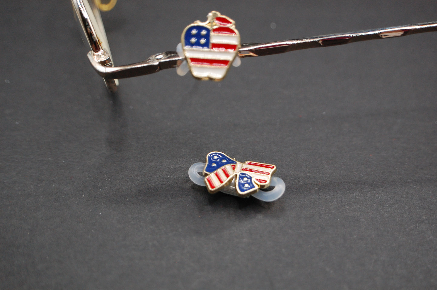 Patriotic Apple Eyedeco Charm                                           E38