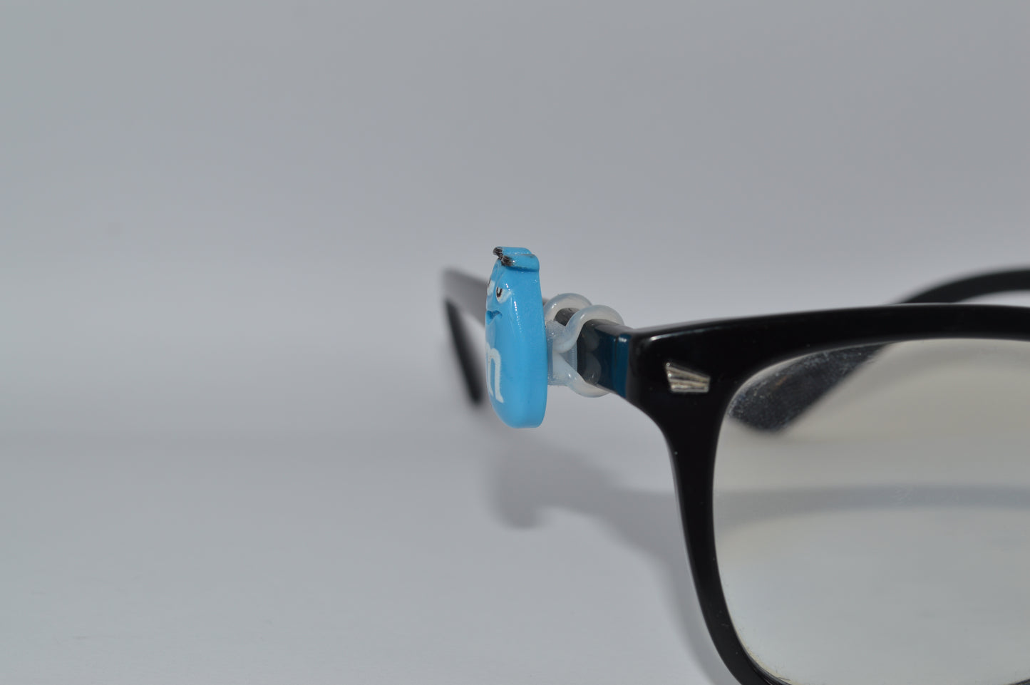 M&M Eyedeco Charm                                                   K30