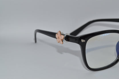 Pearl Flowe Eyedecor Charm