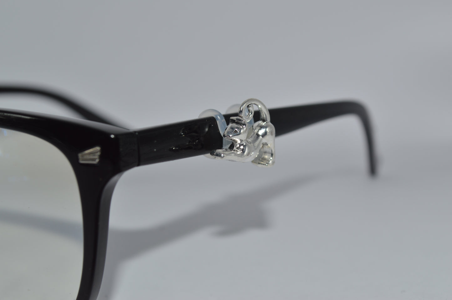 Cat Stretching Eyedeco Charm                                                   A11
