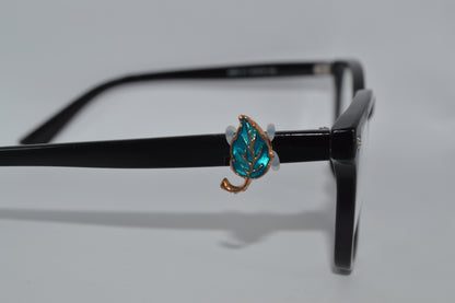 Single Leaf Eyedeco Charm