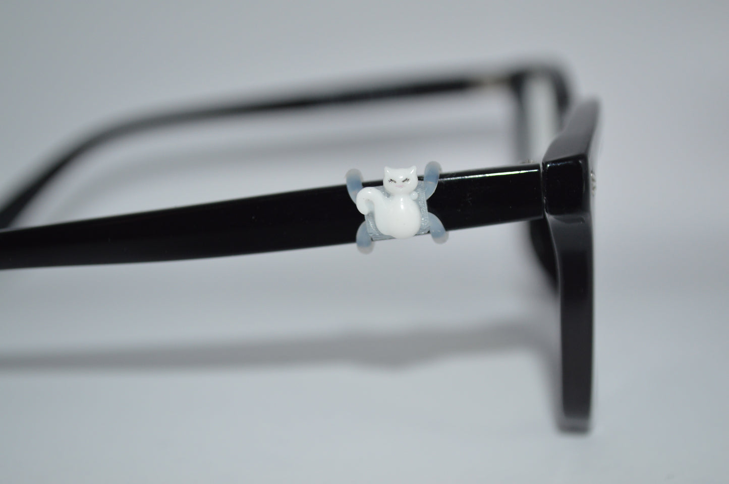 White Cat w/ Tail Eyedeco Charm                                             A15